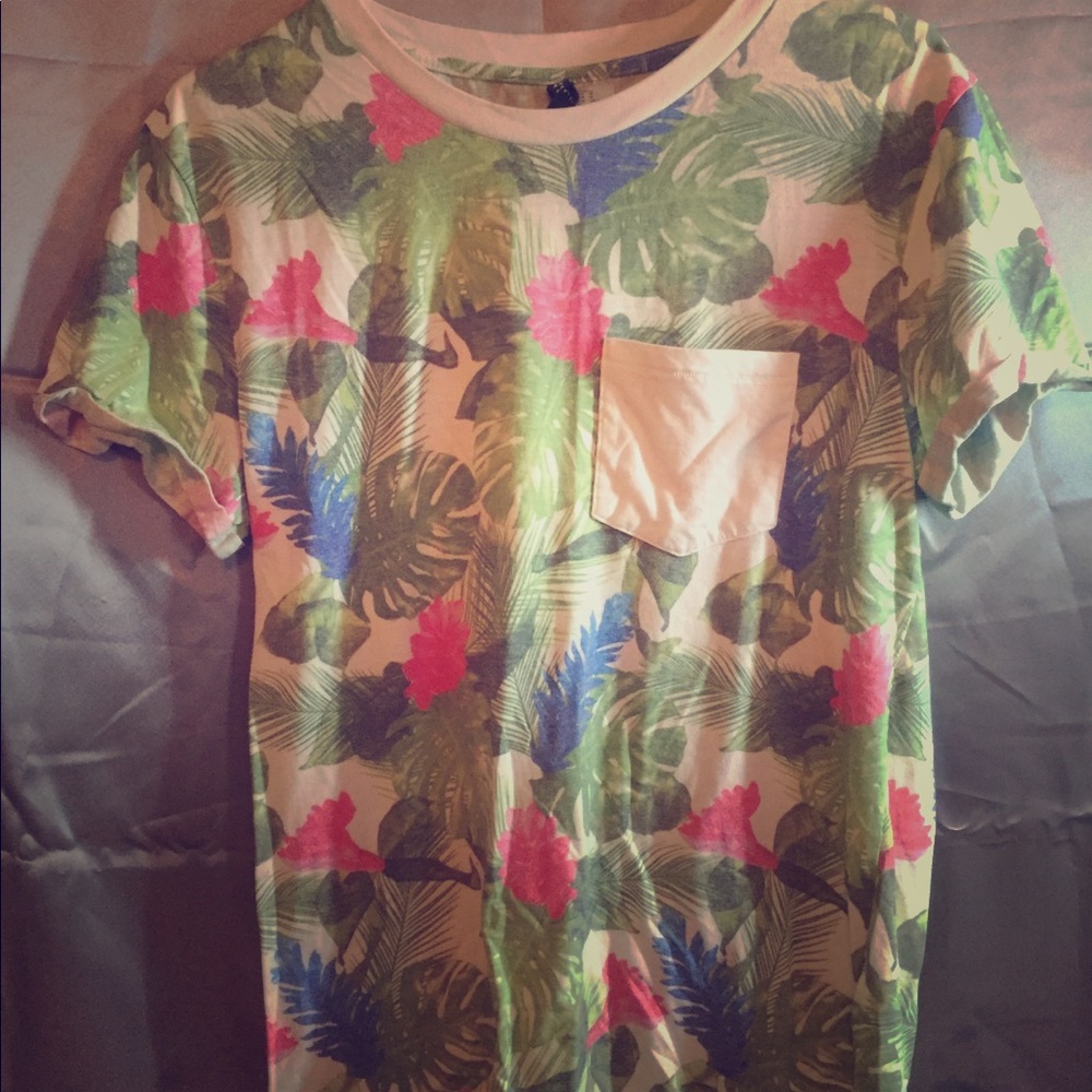 H&M Divided Tee Floral Size Medium